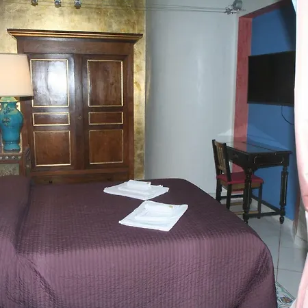 Cesar Coliseum Luxury Apartmán Řím